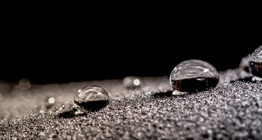 Super-water-repellent surfaces can generate energy