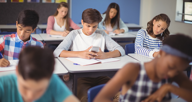 Phones in the classroom hurt everyone’s grades