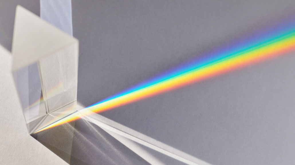 diffraction vs refraction color