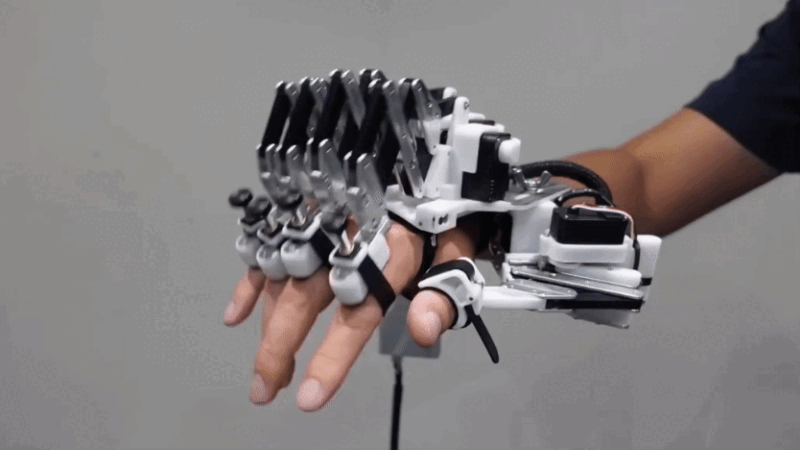 A robotic hand helps piano players’ fingers move faster